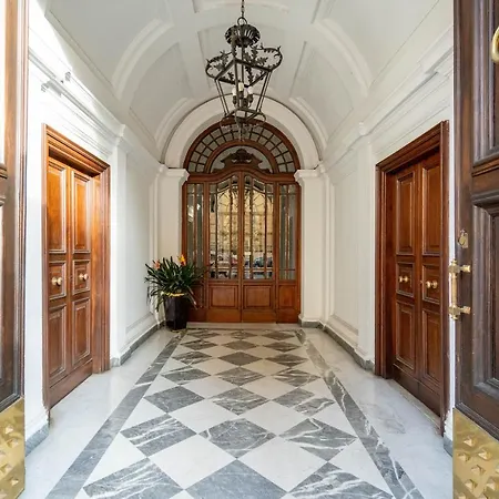 Ampio Con Vinili In Centro Storico Roma
