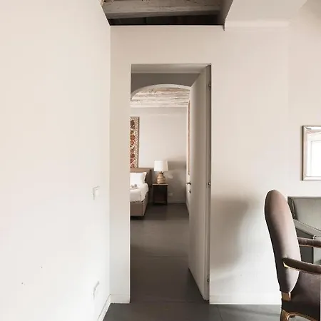 Charming Penthouse In Piazza Venezia With Terrace