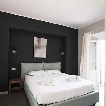 Apartment Charming Penthouse In Piazza Venezia With Terrace