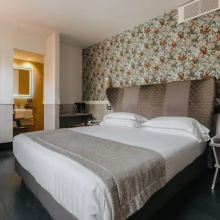 Unica Aparthotel 4*