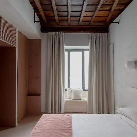 Apartment Design With Private Pool In Campo Dei Fiori *