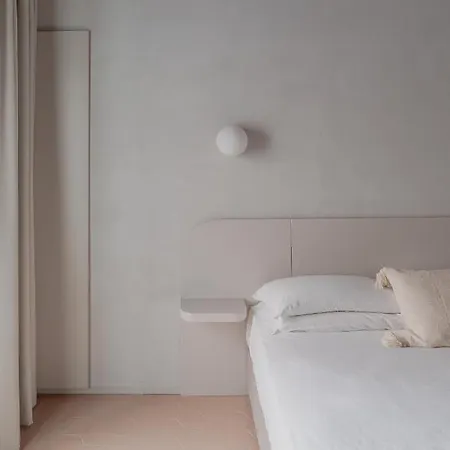 Apartment Design With Private Pool In Campo Dei Fiori