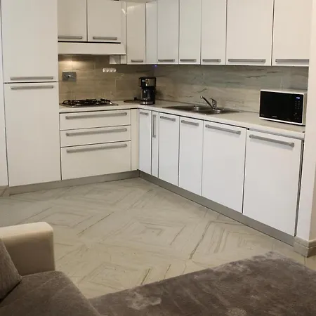 Trevi Fountain & Spanish Steps Apartment *