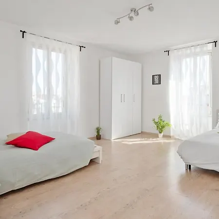 Large And Comfortable Apartment *