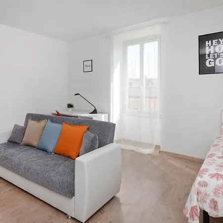 Large And Comfortable Apartment *