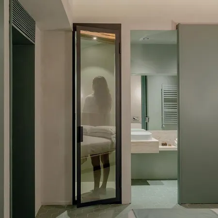 Apartment Design With Private Pool In Campo Dei Fiori Rome