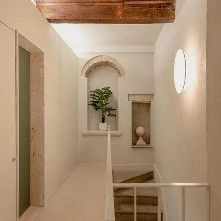 Apartment Design With Private Pool In Campo Dei Fiori *