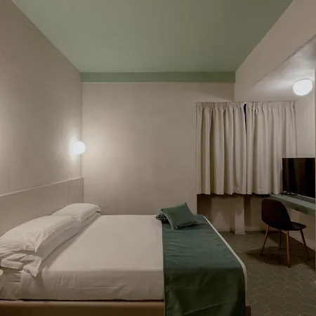 Apartment Design With Private Pool In Campo Dei Fiori *