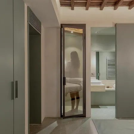 Apartment Design With Private Pool In Campo Dei Fiori