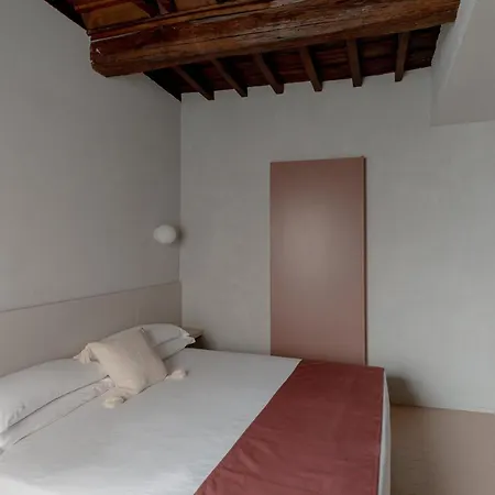 Apartment Design With Private Pool In Campo Dei Fiori *