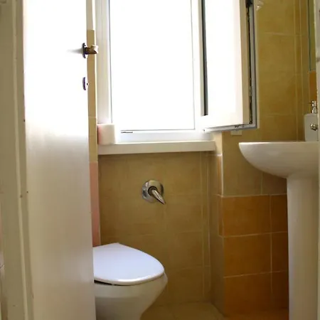 Mikasa Balduina Bed & Breakfast *