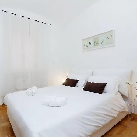 Apartment Charming Colosseum - My Extra
