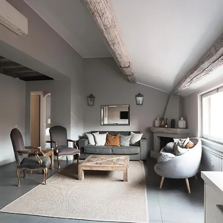 Apartment Charming Penthouse In Piazza Venezia With Terrace