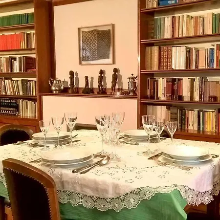 Casa Colosseo Apartment *