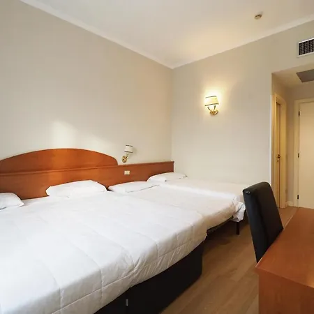 Laura Hotel 3*