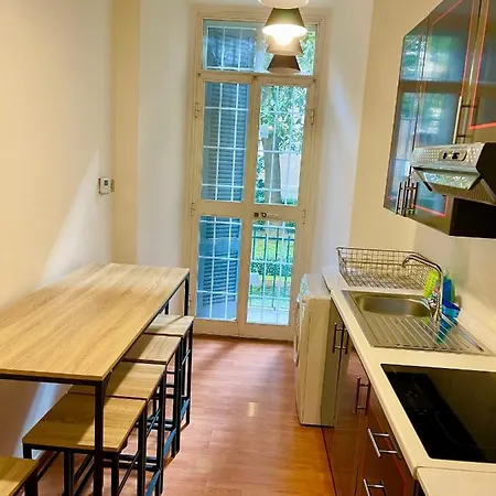 Apartment Parisa House *