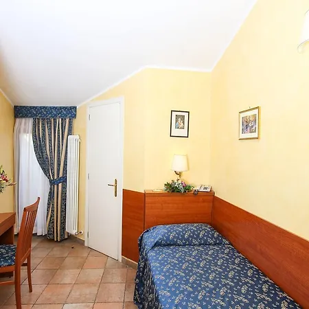 Casa Di Santa Francesca Romana A Ponte Rotto 2* Róma