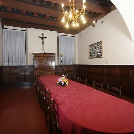Casa Di Santa Francesca Romana A Ponte Rotto 2*