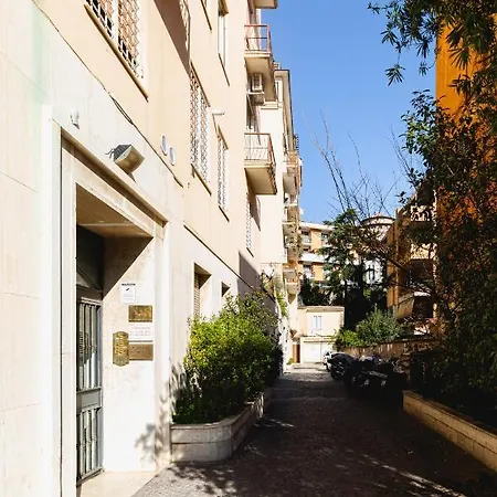 Domus Vaticana Apartment *