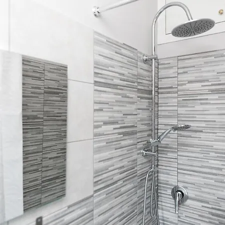 Guest house Travelershome Ciampino&Morena Guesthouse