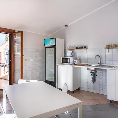 Travelershome Ciampino&Morena Guesthouse *