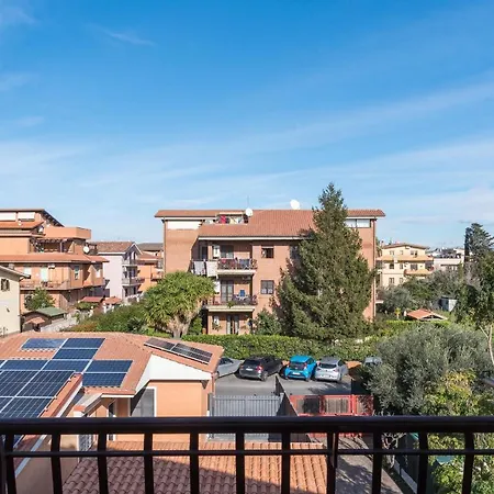 Guest house Travelershome Ciampino&Morena Guesthouse Rome