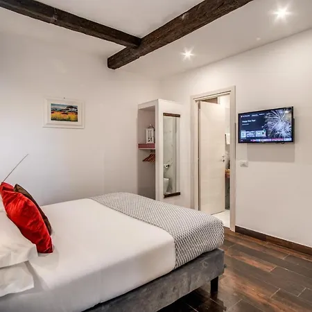 Tritone House Affittacamere 4*