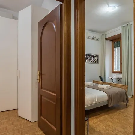 Largo Leopardi Apartment