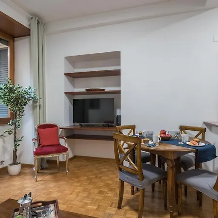 Largo Leopardi Apartment Rome