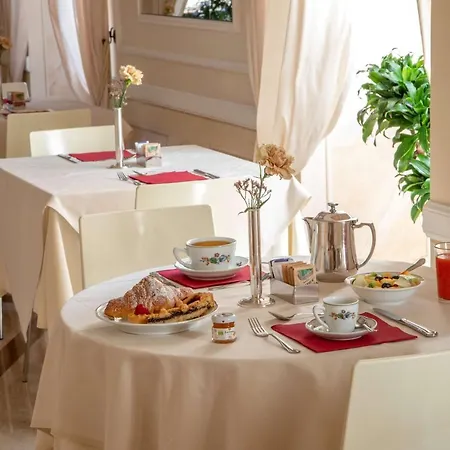 Canada, Bw Premier Collection Hotel Roma