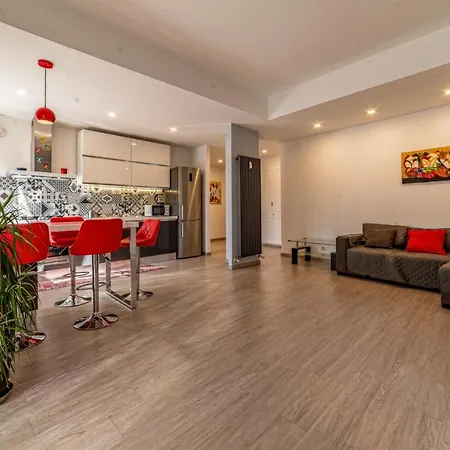 Cornelia - Metro Cornelia Apartment