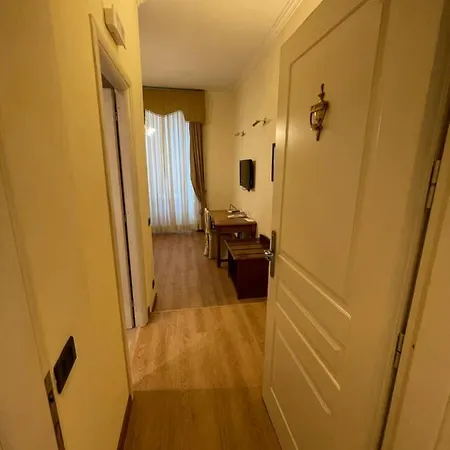 بيت ضيافة Le Petit Real روما