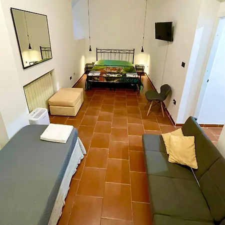 Апартаменты Parisa House *