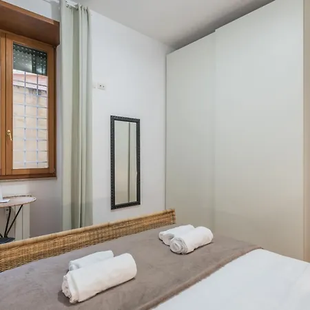 Largo Leopardi Apartment *