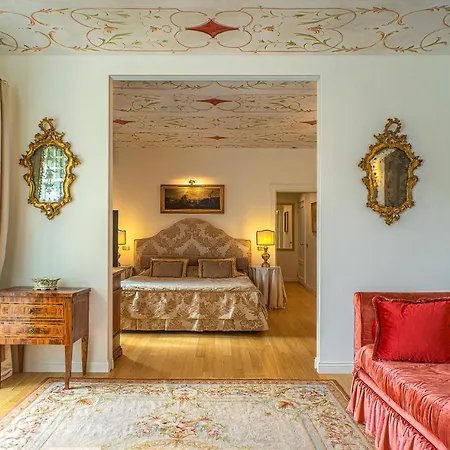 Residenza Ruspoli Bonaparte Bed & Breakfast 4*