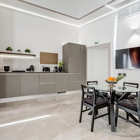 Unoseitre - Luxury & * Rome