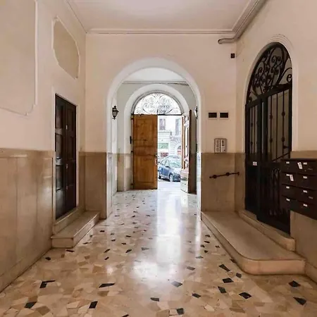 Apartment Lussuoso Accanto Al Colosseo