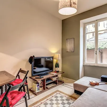 Monti Coliseum 2nd Floor 3 Bedroom *