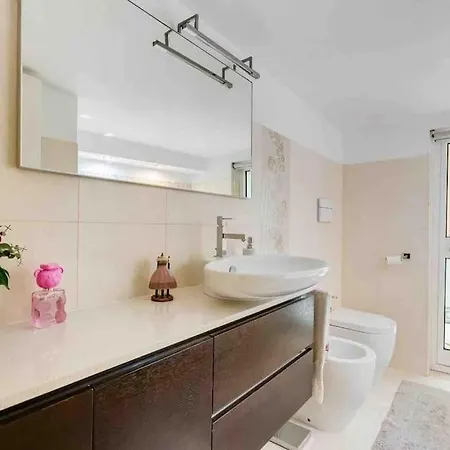 Apartment Lussuoso Accanto Al Colosseo Rome