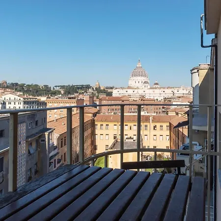 Bright With Views Of San Pietro *