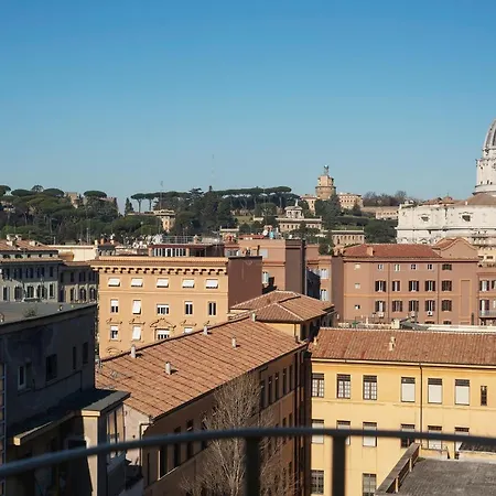 Bright With Views Of San Pietro Rome