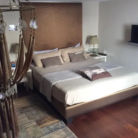 Flower Apartment