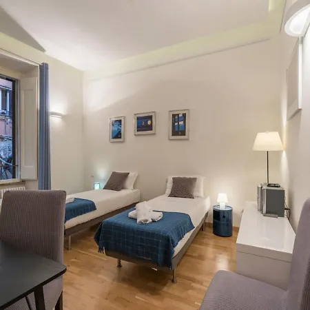 The Rent - Elegant Flat Near Colosseum Apartment Rome