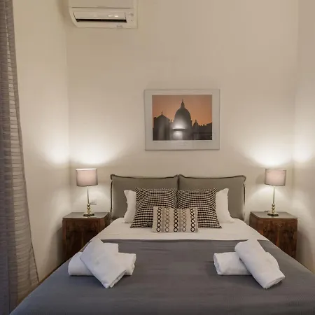 The Rent - Elegant Flat Near Colosseum Rome