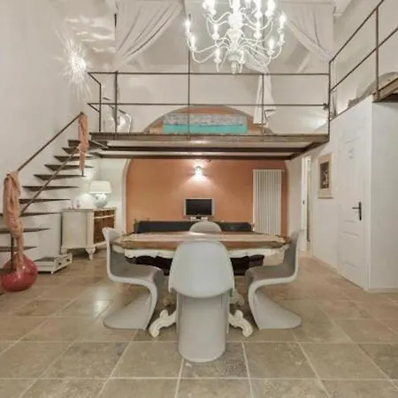 Shabby Loft In Colosseum