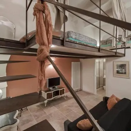 Shabby Loft In Colosseum Apartment *