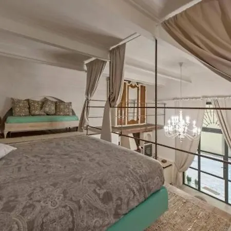 Shabby Loft In Colosseum *
