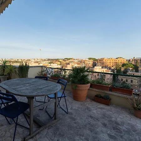 Aventino Terrace Apartment *