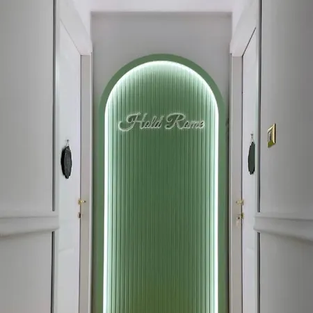 Hold - Luxury 2*