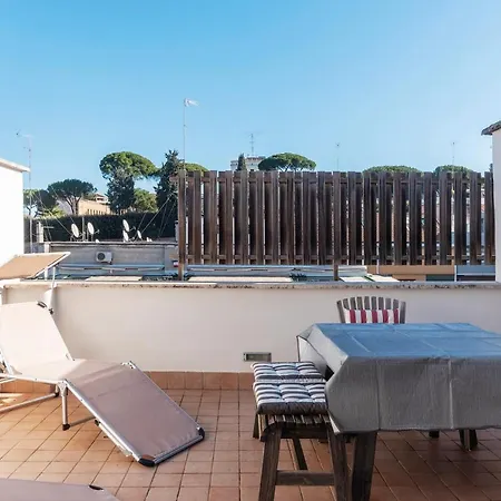 Bright With Views Of San Pietro Rome